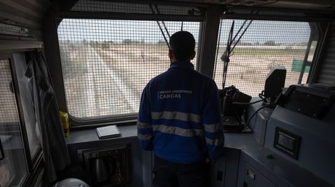 Los Andes | Trenes Argentinos Cargas, Belgrano CargasRecorrido del tren de cargas en el tramo que va desde la estación de Capdeville en el departamento de Las Heras hasta la estación de Palmira en San Martín, unos 60km de recorrido. Franco Mendez, Jefe de tran, ayu