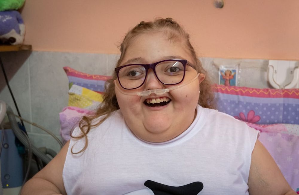 Alma, la nena mendocina con una enfermedad que se da en “una de cada un millón de personas” y no deja de lucharla. Foto: Ignacio Blanco / Los Andes