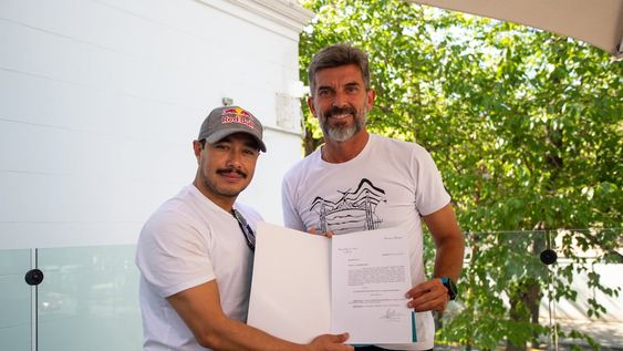 El intendente Ulpaino Suárez declaró al reconocido andinista mundial Nirmal Purja como Huésped de Honor. Foto: Prensa Ciudad de Mendoza