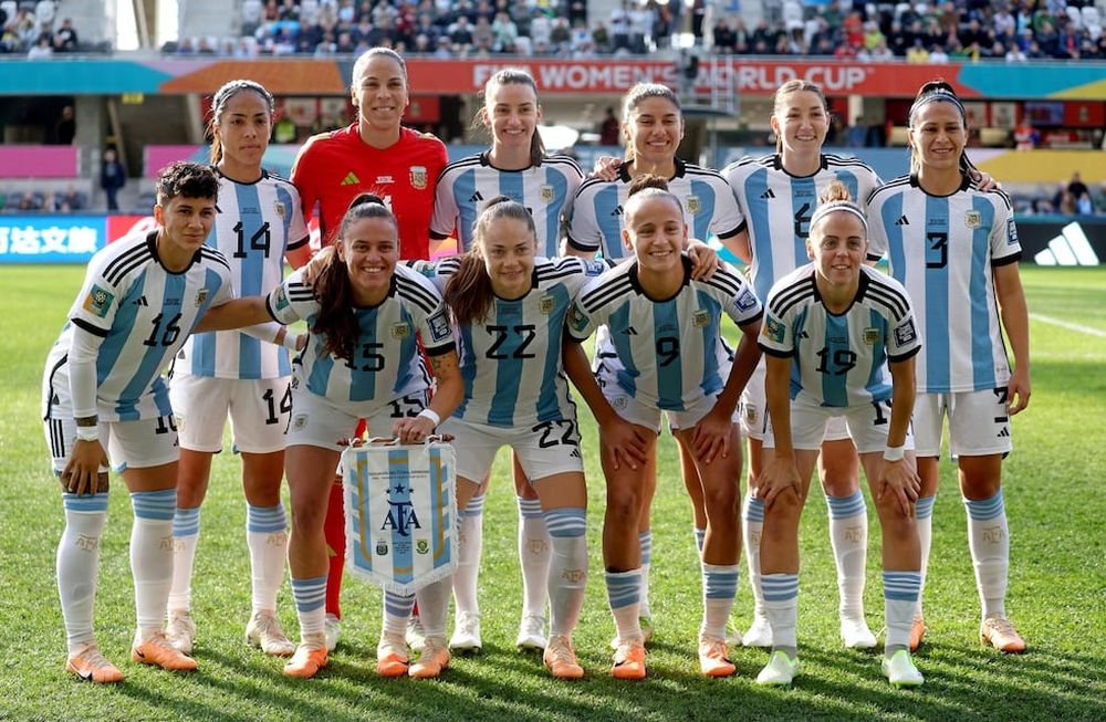 La Selección Argentina necesita un par de resultados para soñar con la clasificación a los octavos de final del Mundial. EFE/EPA/RITCHIE B. TONGO