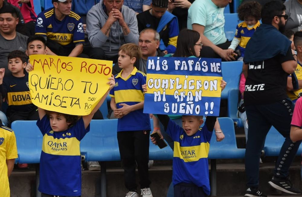 Los niños, protagonistas en las tribunas del Malvinas Argentinas. / Mariana Villa