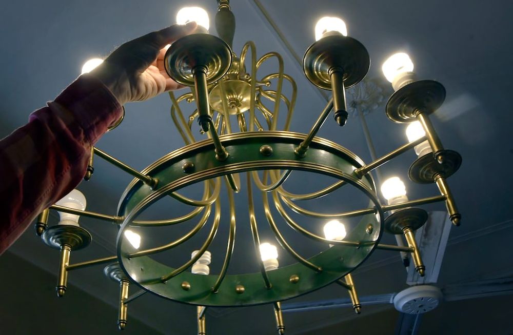 Aumento en las Tarifas de los servicios de electricidad y gas en Argentina, los usuarios deberán controlar el consumo mensual para no exceder el tope de 400kWh, ni de m3.  Foto: Orlando Pelichotti / Los Andes