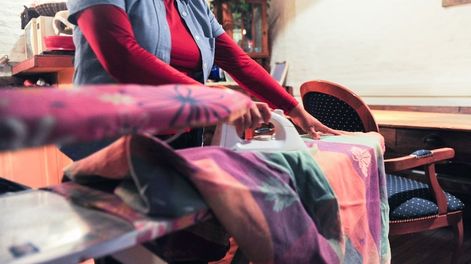 Empleadas domésticas logran un aumento del 8,5% para julio y del 4% para agosto. Archivo: Los Andes.