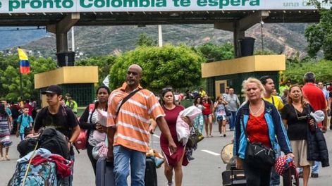 Desesperados, los venezolanos siguen escapando a Colombia