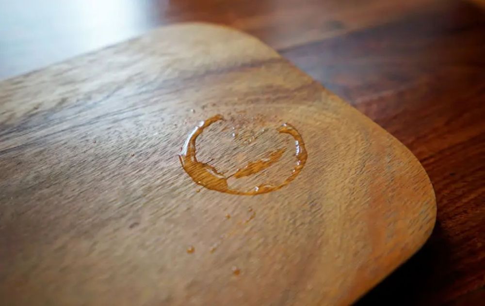 Las manchas de humedad en maderas son difíciles de eliminar, pero este método casero ayuda porque el ingrediente posee compuestos efectivos.