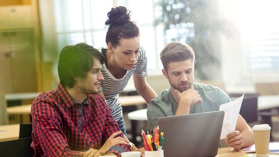 Las Pymes que contraten trabajadores por dos años tendran beneficios impositivos.