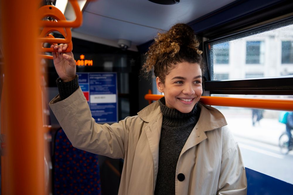 Barebacking es la tendencia de muchos jóvenes a soltar la tecnología cuando se trasladan en el transporte público.