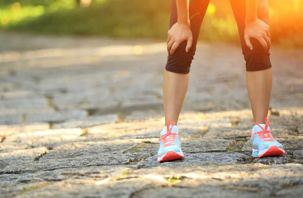 Por sí solo, el deporte no hará bajar de peso. El aspecto nutricional es fundamental: para notar cambios debe estar asociado a una ingesta adecuada o baja en calorías y buena hidratación, de manera disciplinada.