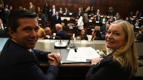 El presidente de la Cámara de Diputados, Andrés Lombardi, junto a la vicegobernadora Hebe Casado. Lombardi accedió a su quinta reelección.