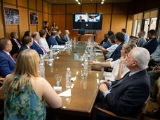 La firma del traspaso de acciones que tenían la Nación y Mendoza en Impsa a la compañía Arc Energy