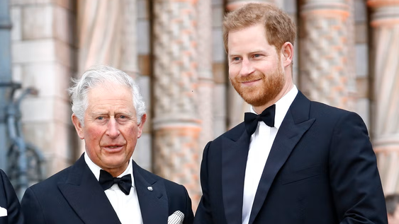 El Rey Carlos III tiene pensado abdicar antes de lo pensado y sus hijos deberán prepararse.