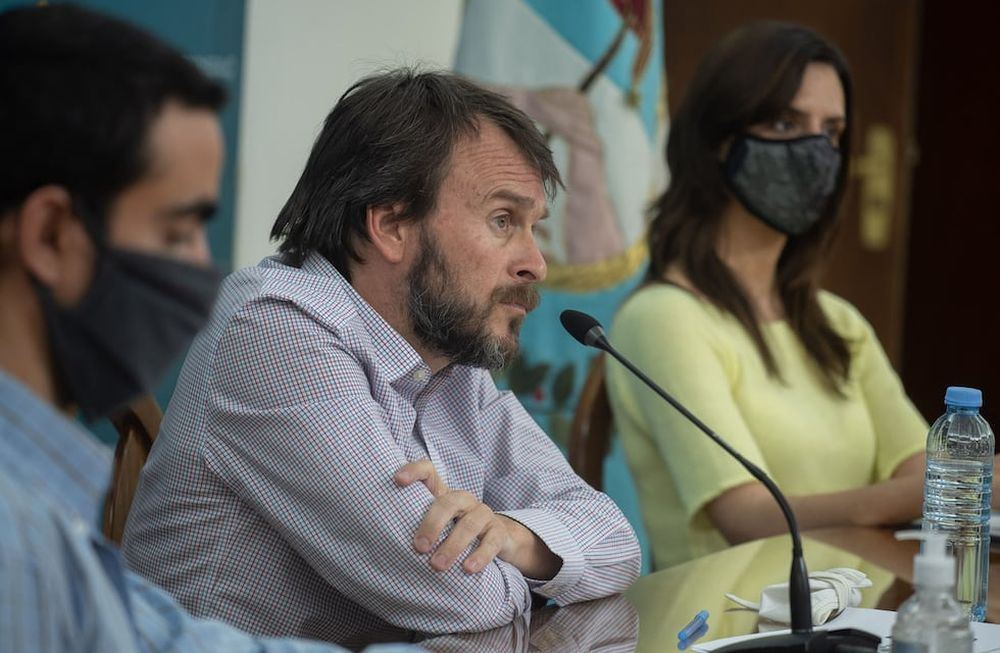 A las 19, el ministro Lisandro Nieri explicó el acuerdo con 93% de los tenedores de bonos en dólares. Con ese porcentaje se bloquean reclamos judiciales.