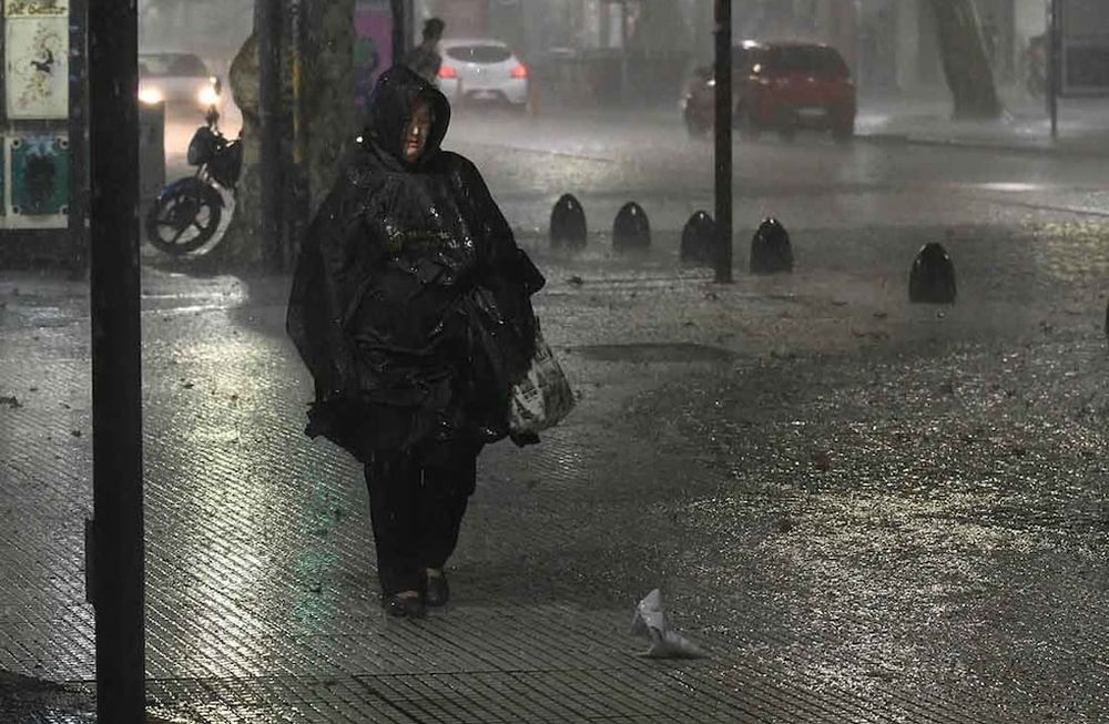 Defensa Civil advirtió por la formación de tormentas en varias zonas de Mendoza.Foto: Jose Gutierrez / Los Andes