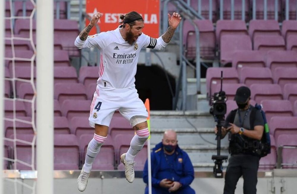 El marcador central de Real Madrid podría seguir su carrera en Francia. / AFP