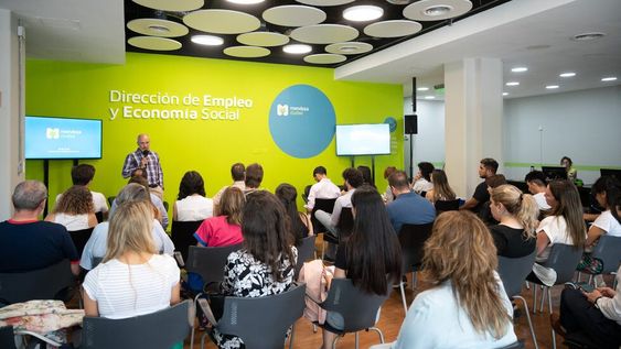 Capacitación de la Ciudad y Telecom sobre redes sociales y líneas de financiamiento