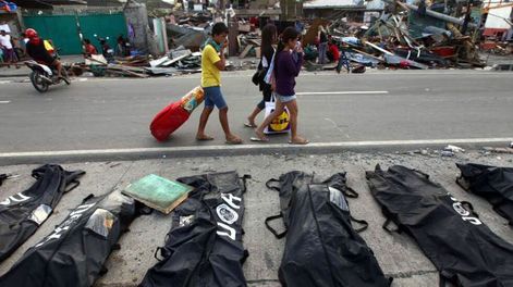Entierros masivos en Filipinas por miedo al brote de epidemias