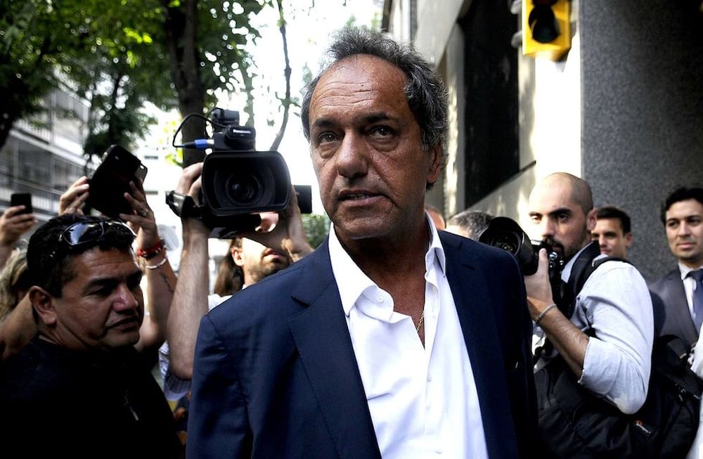 Allanaron dos inmobiliarias vinculadas a Daniel Scioli por presunta defraudación