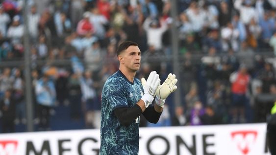 ¡Se picó la previa!: Tras el hostil recibimiento a la Selección y las burlas del “Dibu” Martínez, el Gobierno de Chile pidió “respeto”. Foto: Marcelo Rolland / Los Andes.