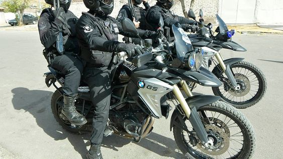 Una patrulla de combate de UMAR se alista para salir de la base. Su imagen se fomenta como acción de disuasión. Foto: Orlando Pelichotti / Los Andes