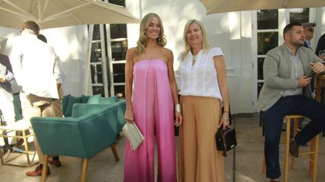 Fabiana junto a Silvina Calleja en las terrazas del Hyatt antes del comienzo del Carrusel. - Foto: Fernando Grosso / Los Andes