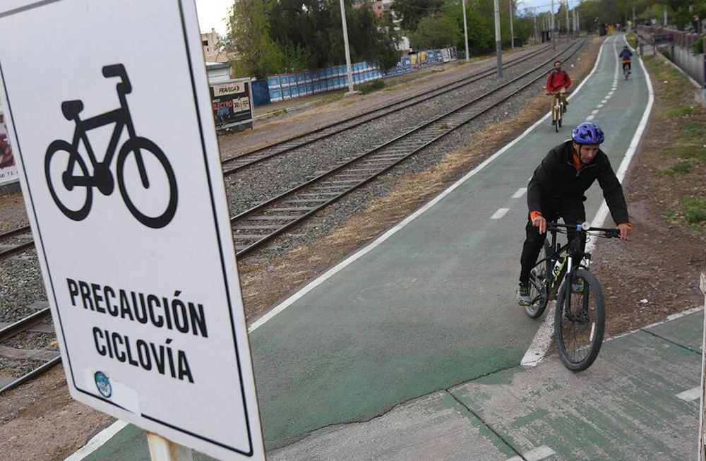 Hay ciertos requerimientos que no se cumplen en la realidad cotidiana. A ello se suma un crecimiento del número de ciclistas, sostenido desde la pandemia. Foto: José Gutierrez / Los Andes
