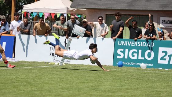 Rugby. Julián Cossutta abrió el marcador con una jugada de película.