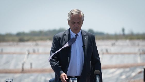El presidente Alberto Fernández arribó este miércoles a Mendoza para inaugurar la ampliación de la Planta Depuradora de Líquidos Cloacales El Paramillo, en el departamento de LavalleAlberto Fernández en Mendoza. Estuvo junto al ministro de Obras Públicas, Gabriel Katopodis; el intendente de Lavalle, Roberto Righi; y el ministro de Infraestructura, Mario IsgróFoto: Ignacio Blanco / Los Andes