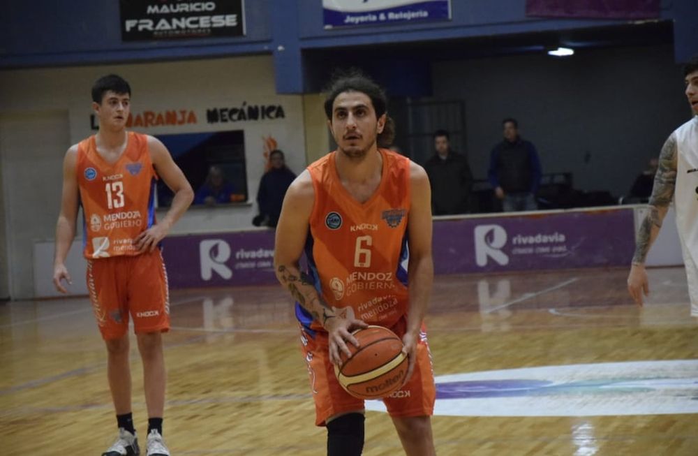 El escolta de Rivadavia Básquet, Stefano Aracibia, logró 11 triples en un partido y es hombre récord. / Gentileza: Gimena Cornejo.