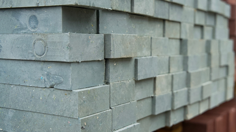 Estos materiales se destacan por su resistencia, bajo mantenimiento y excelente desempeño térmico e hídrico.