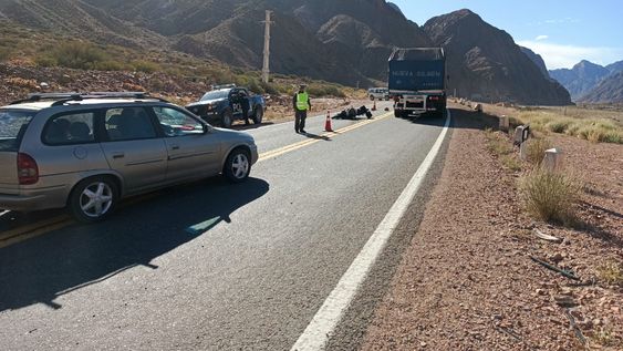 Un motociclista se accidentó en soledad y tuvieron que interrumpir el tránisto.