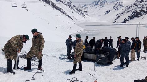 Operativo de rescate del tercer fallecido tras la avalancha en Portillo (Chile)