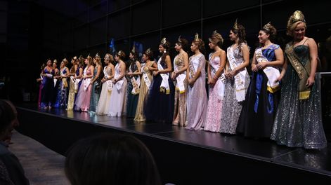La Noche de las Reinas es el cierre de la jornada, luego de la tradicional Vía Blanca. Este evento es organizado por Sancor Seguros.&nbsp;