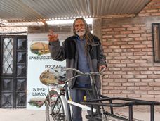 Martín vendedor ambulante conocido como Jesús del Parque Tincho o Maní.