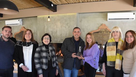 Pablo Guarnieri, Ana Gaibazzi, Cristina Pandolfi, Sergio Montiel, Adriana Martínez, Fátima Villagra y Alejandra Gil Posleman. PH Eduardo Dolengiewich