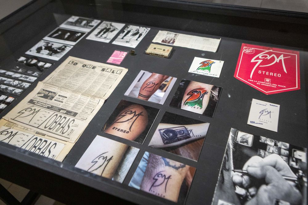 Tite Barbuzza, diseñadora gráfica y editorial, sus trabajos ligados a la música acompañaron la edad dorada del rock nacional. Creo el logo más reconocido de Soda Stereo.