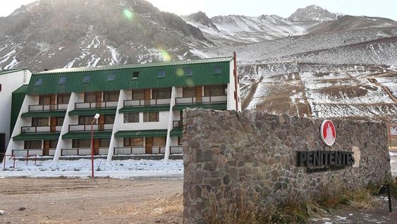 El Gobierno otorgará una licitación corta (de un año) para que Penitentes opere como un parque de nieve durante este invierno; si la pandemia lo permite. El objetivo final sigue siendo el prometedor e impactante Parque de Montaña para trabajar durante todo el año.
