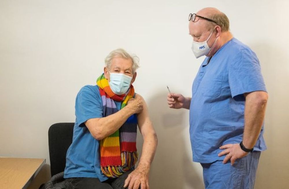 ‘Gandalf’ recibió la vacuna contra el coronavirus y pidió sumarse a la campaña para frenar la pandemia