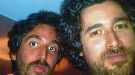 Mariano Cohn, hermano de la víctima y cineasta, expresó que, aunque no está conforme con las absoluciones, considera un avance que se haya demostrado la negligencia en la atención de su hermano.