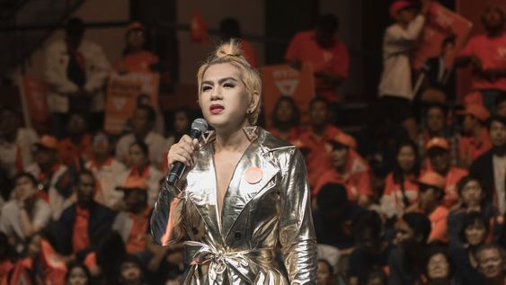 Tanwarin Sukkhapisit es la primera diputada transgénero que tiene Tailandia pero fue echada de su banca porque su partido no existe más.
