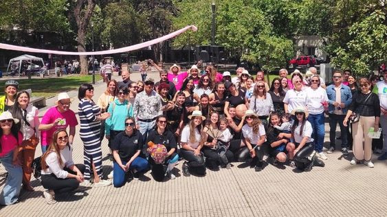 #OctubreRosa: se realizó con éxito la “Feria de la Ciudad” en plaza Chile