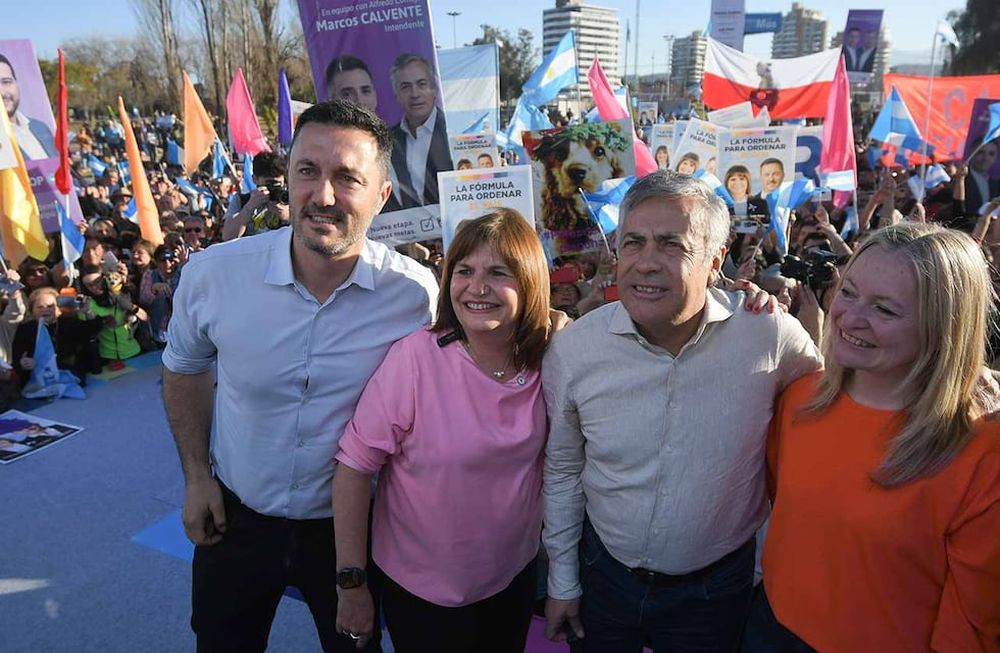 Luis Petri, Patricia Bullrich, Alfredo Cornejo y Hebe Casado, en lo que fue el cierre de las PASO en Mendoza.  Foto: José Gutierrez / Los Andes