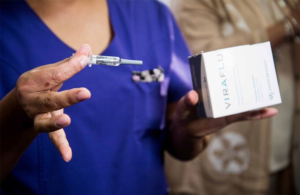 Las vacunas y Ómicron hacen que el Covid ahora sea menos mortal que la gripe