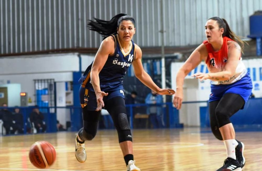 Paula Ramos de General San Martín soporta la marca de Carolina Sánchez de San José. Ganó el Santo y está a un triunfo de la gran final. / Gentileza: Maru Mena.