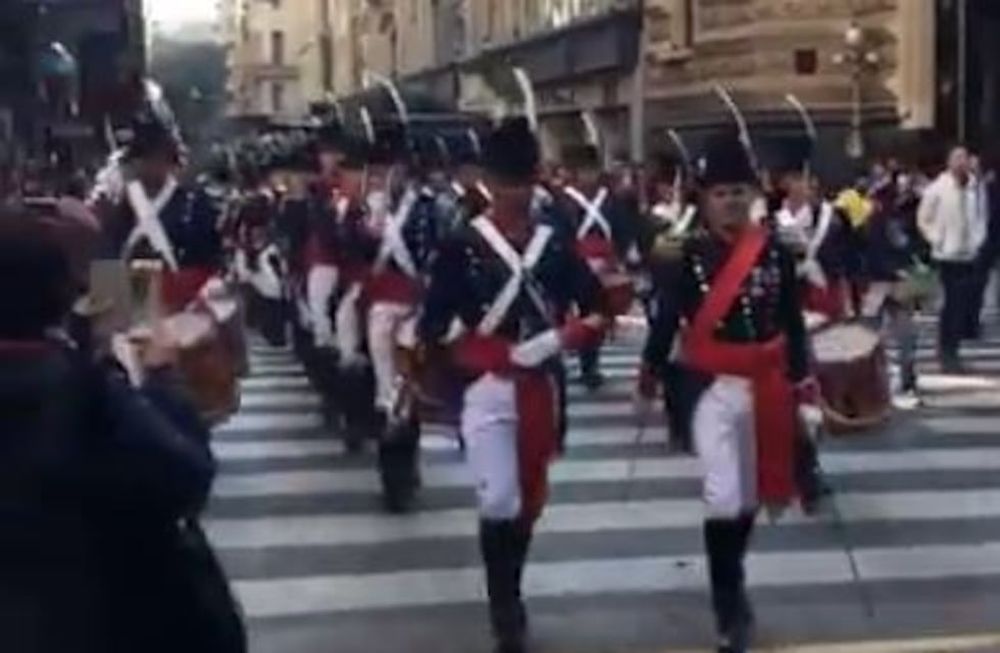 Es viral: el video de los Patricios alentando a la Selección en pleno centro porteño