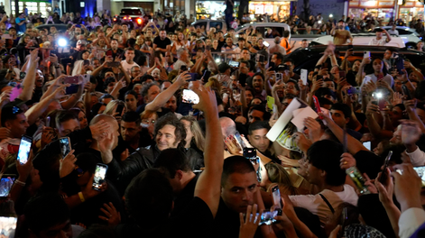 Javier Milei encabezó una multitudinaria recorrida en Mar del Plata.