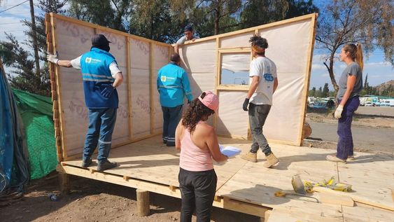 La Ciudad ya asiste con ayuda económica y módulos habitacionales a las familias afectadas por el incendio