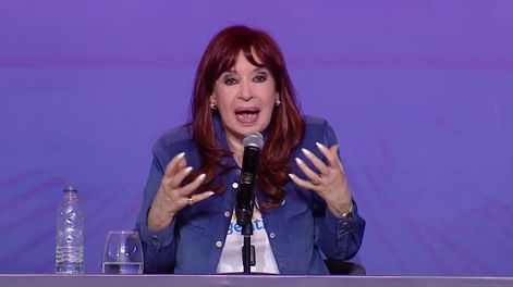 Las versiones indicaban que la ex presidenta y actual titular del Partido Justicialista iba a tener un espacio propio los domingos, de 14 a 16, en el ciclo Esquina de Radio, bajo el título Cristina de Radio