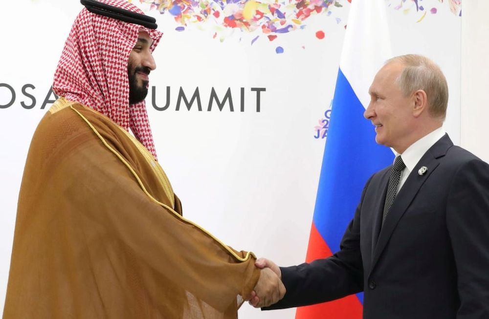 El presidente de Rusia, Vladimir Putin, y el príncipe heredero de Arabia Saudita, Mohammed Bin Salman, durante una reunión en la cumbre del G20 en Osaka. Imagen de archivo.