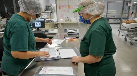 Los Andes | Un indicador positivo la última semana fue la positividad promedio, que fue de 15,14 %, tres puntos menos que la semana anterior, cuando había sido de 18,81%. Foto: Orlando Pelichotti / Los Andes