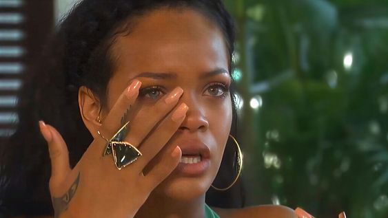 detuvieron a una mujer acusada de disparar contra la mansion de rihanna en los angeles
